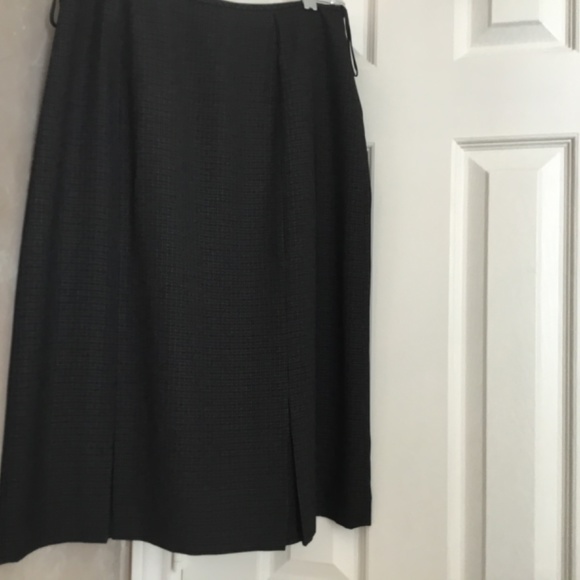 Two piece suit Jacket n skirt - Picture 4 of 5